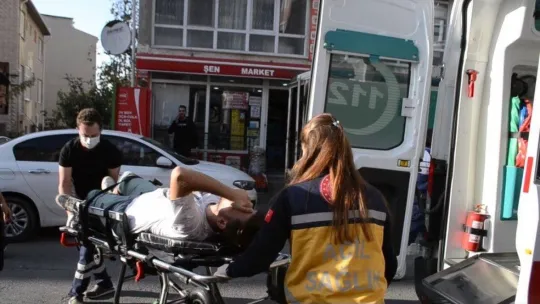 Motosikleti fotoğraflayınca birbirlerine girdiler: Tamirci faciayı önledi