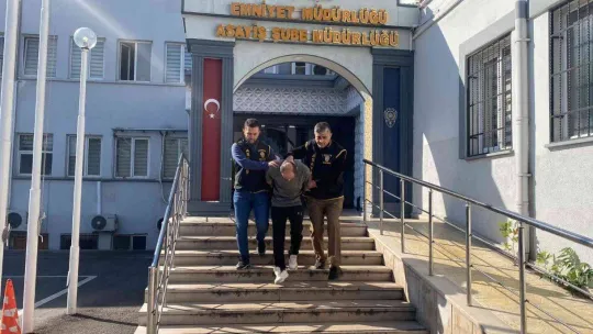 Motosikletin sahibi tarafından yakalanınca bıçak çekip kaçan şüpheli, adliyeye sevk edildi