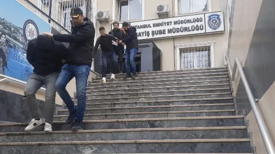 Motosikletli kapkaççılar kamerada