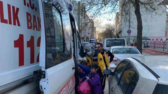 Motosikletli kurye, yaya geçidindeki çocuğa çarptı: 2 yaralı