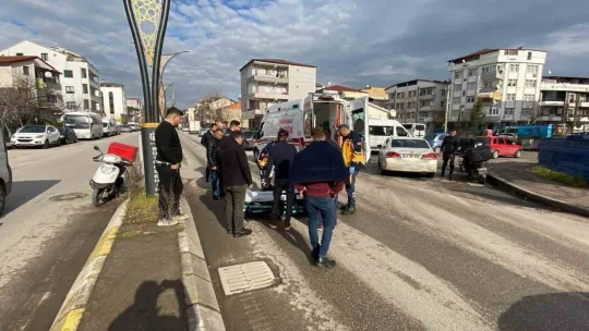 Motosikletten düşen kurye yaralandı