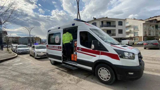 Motosikletten düşen kurye yaralandı