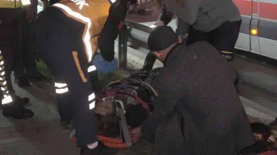 Motosikletten fırladı, 10 metreden aşağı yuvarlandı