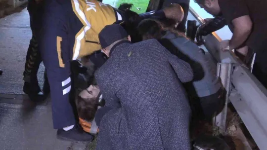 Motosikletten fırladı, 10 metreden aşağı yuvarlandı