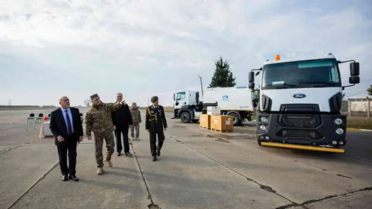 MSB: '2 adet havaalanı yıkama ve süpürme aracı ile 31 kalem muhtelif helikopter yedek parçası Gürcistan'a hibe edildi'