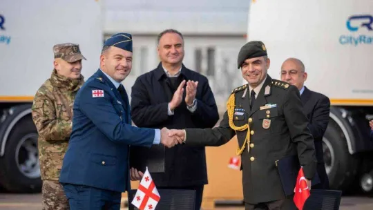 MSB: '2 adet havaalanı yıkama ve süpürme aracı ile 31 kalem muhtelif helikopter yedek parçası Gürcistan'a hibe edildi'