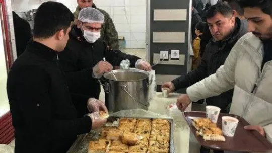 MSB: 'Mehmetçiklerimiz, enkaz altındaki vatandaşlarımızın kurtarılması için canla başla mücadele etti'