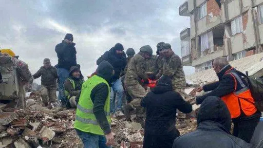 MSB: 'Mehmetçiklerimiz, enkaz altındaki vatandaşlarımızın kurtarılması için canla başla mücadele etti'