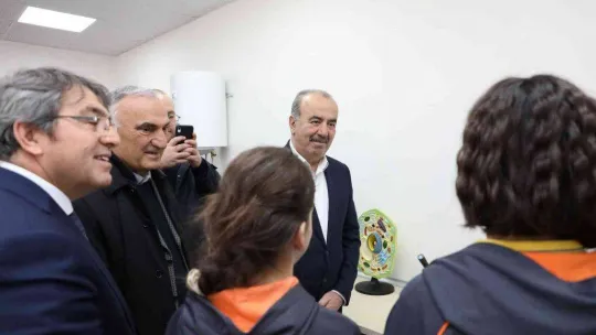 Mudanya Belediyesi'nden öğrencilere fen bilimleri laboratuvarı
