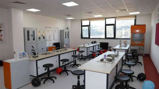 Mudanya Belediyesi'nden öğrencilere fen bilimleri laboratuvarı