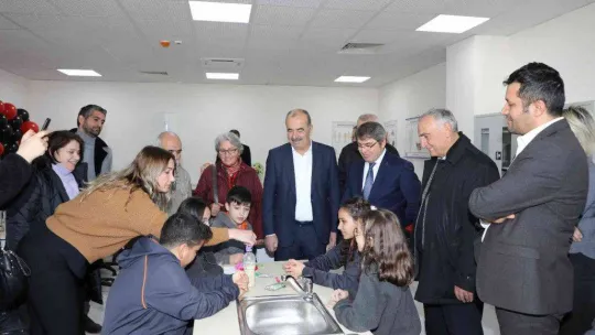 Mudanya Belediyesi'nden öğrencilere fen bilimleri laboratuvarı