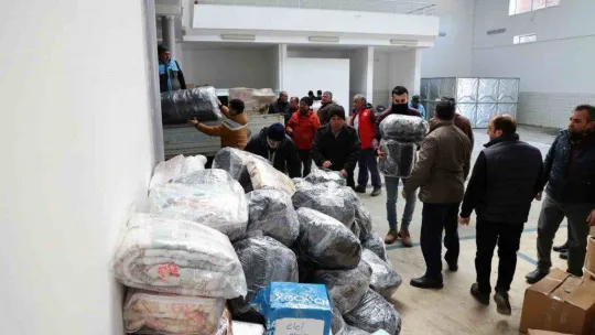 Muğla'dan deprem bölgesine 31 TIR yardım gönderildi