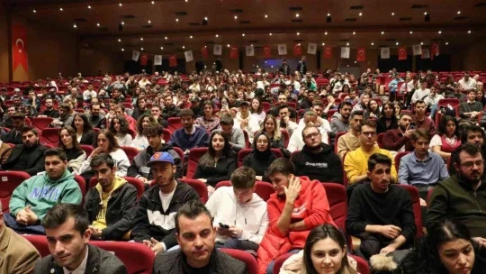 Muharrem İnce 6'lı masayı eleştirdi: 'Cumhurbaşkanı olacak kişi çıkar ben adayım der'