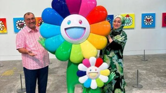 Murat Ülker'in eşi Dubai'de sergi gezdi