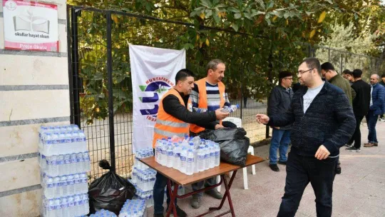 Mustafakemalpaşa Belediyesi KPPS'ye girenlerin heyecanına ortak oldu