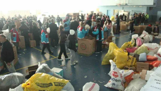 Mut'tan deprem bölgesine yardım seferberliği