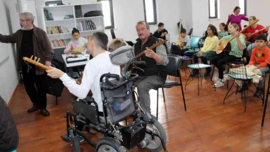 Müzik eğitimi alan engelliler hayata yeniden tutunuyor