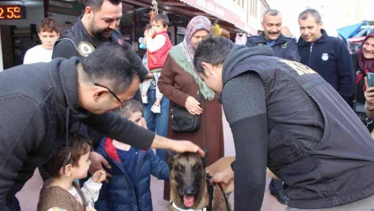 Narkotik polisleri, 'En İyi Narkotik Polisi Anne' ve UYUMA projelerini anlattı