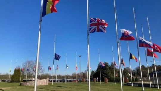 NATO Karargahlarında bayraklar yarıya indirildi