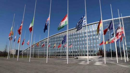 NATO Karargahlarında bayraklar yarıya indirildi