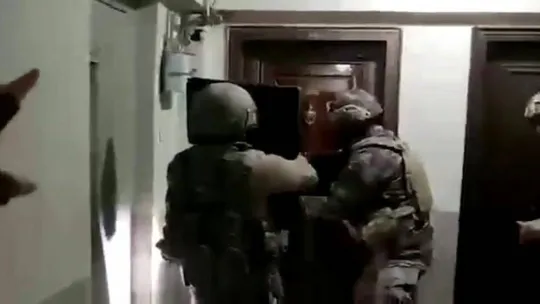 Nefes kesen operasyonlarda onlarca kilo uyuşturucu ve silah ele geçrildi