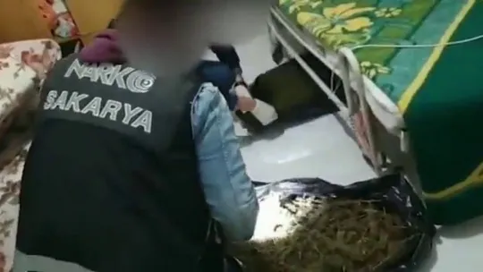 Nefes kesen operasyonlarda onlarca kilo uyuşturucu ve silah ele geçrildi