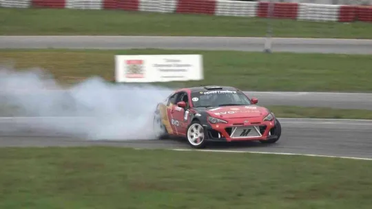 Nefesler tutuldu, drift gösterisi adrenalin dolu anlar yaşattı