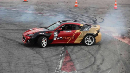 Nefesler tutuldu, drift gösterisi adrenalin dolu anlar yaşattı