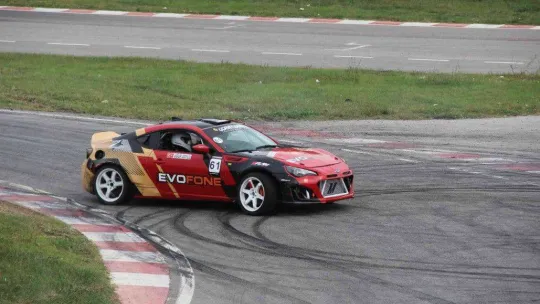 Nefesler tutuldu, drift gösterisi adrenalin dolu anlar yaşattı