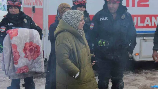 Nermin teyze 31 saat sonra enkaz altından sağ olarak çıkarıldı