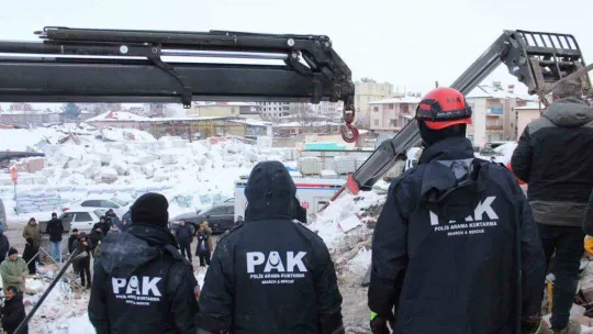 Nermin teyze 31 saat sonra enkaz altından sağ olarak çıkarıldı