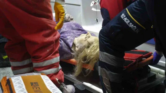 Nermin teyze 31 saat sonra enkaz altından sağ olarak çıkarıldı