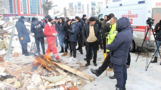Nermin teyze 31 saat sonra enkaz altından sağ olarak çıkarıldı