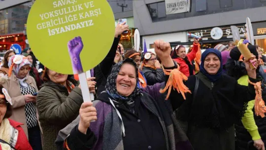 Nilüfer'de kadınlar şiddete karşı yürüdü