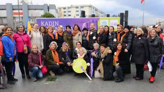 Nilüfer'de kadınlar şiddete karşı yürüdü