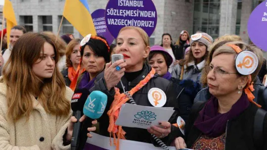 Nilüfer'de kadınlar şiddete karşı yürüdü