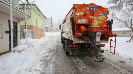 Nilüfer'de karla mücadele ekipleri görev başında