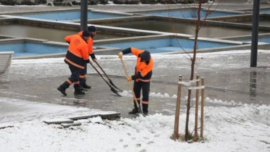 Nilüfer'de karla mücadele ekipleri görev başında