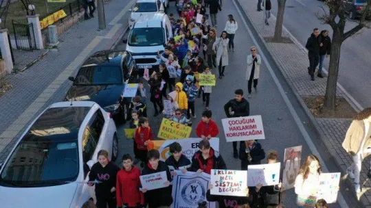 Nilüferli çocuklar, hakları için yürüdü