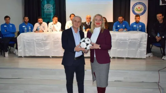 Nilüferli futbolcular öğrencilerle deneyimlerini paylaştı