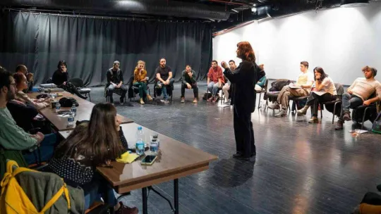 NKT oyuncuları okudu, oyun yazarları dinledi