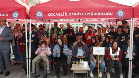 O anlar yürekleri burktu: Kalp krizinden ölen babasının polis yeleğiyle törene katıldı