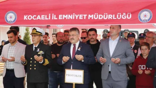 O anlar yürekleri burktu: Kalp krizinden ölen babasının polis yeleğiyle törene katıldı