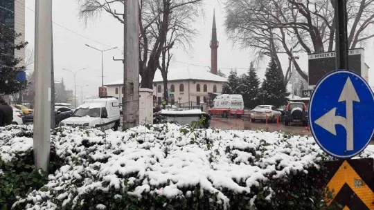 O ilçenin merkezi beyaza büründü