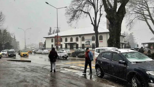 O ilçenin merkezi beyaza büründü