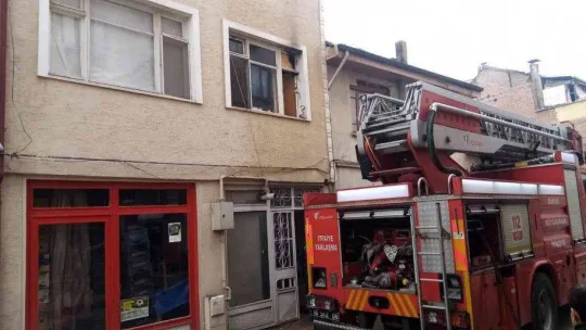 Ocakta unutulan yemek mutfağı yaktı