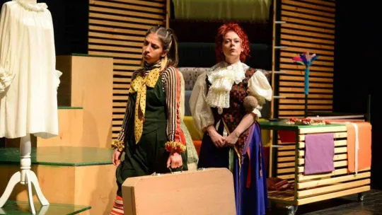 Ödüllü çocuk oyunu 'Kostüm Odası' seyircisiyle buluştu