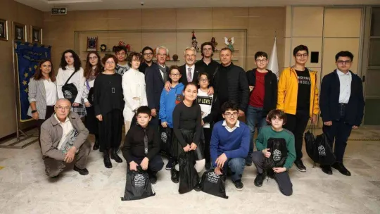 Ödüllü karikatüristler Başkan Erdem ile buluştu