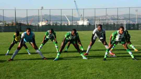 Ödünç ayakkabılarla Galatasaray'ı devirdiler