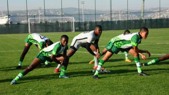 Ödünç ayakkabılarla Galatasaray'ı devirdiler